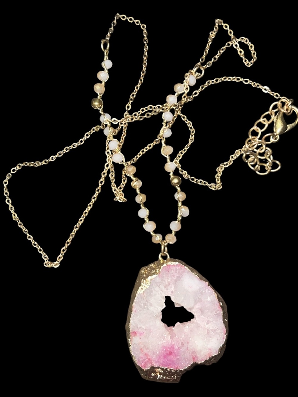 Druzy Agate Geode Pendant 2” x 1.5” Gold Tone chain 30”